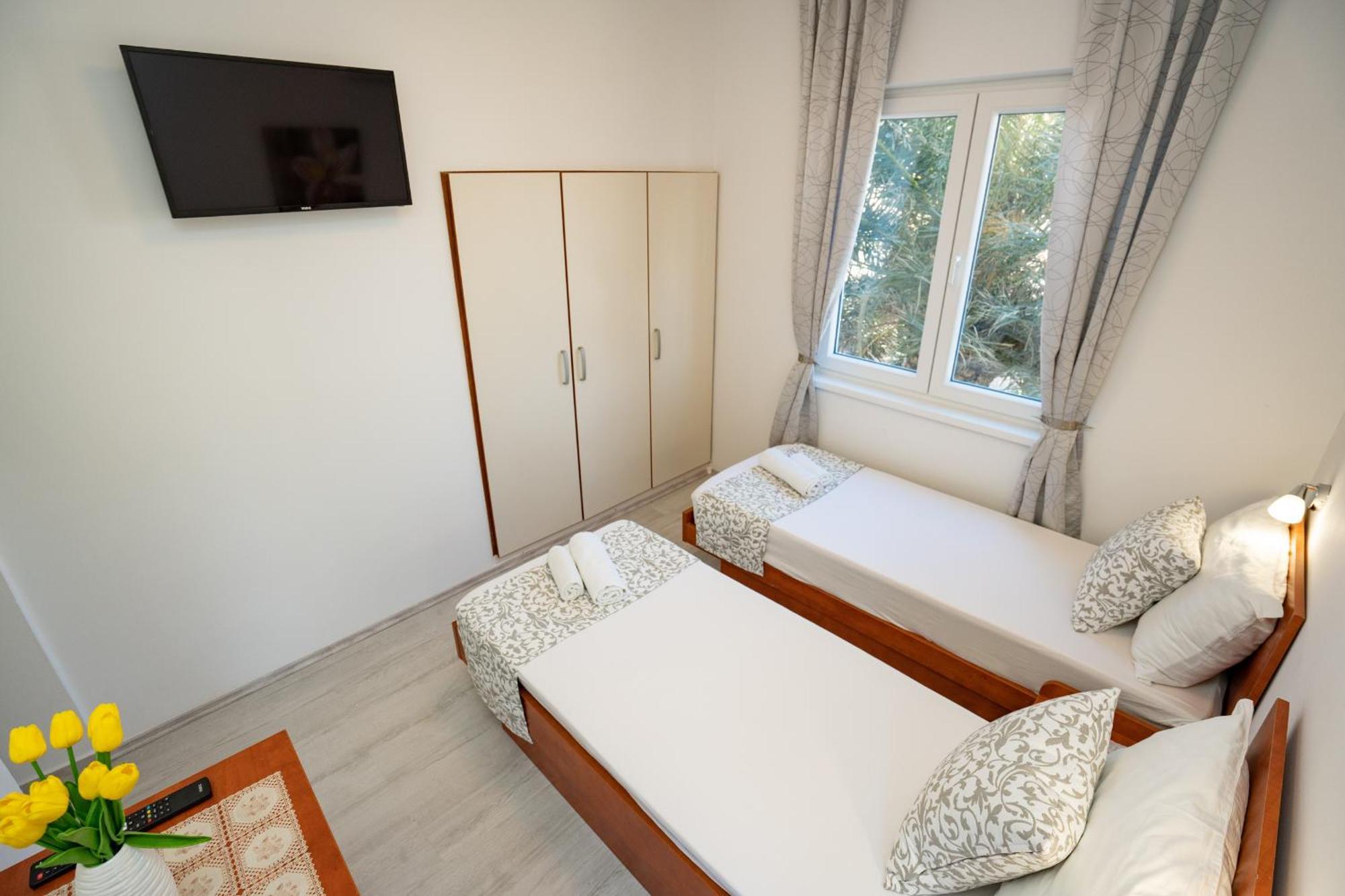 Pool Mansion Magnolia - Comfort Rooms Novaglia Esterno foto