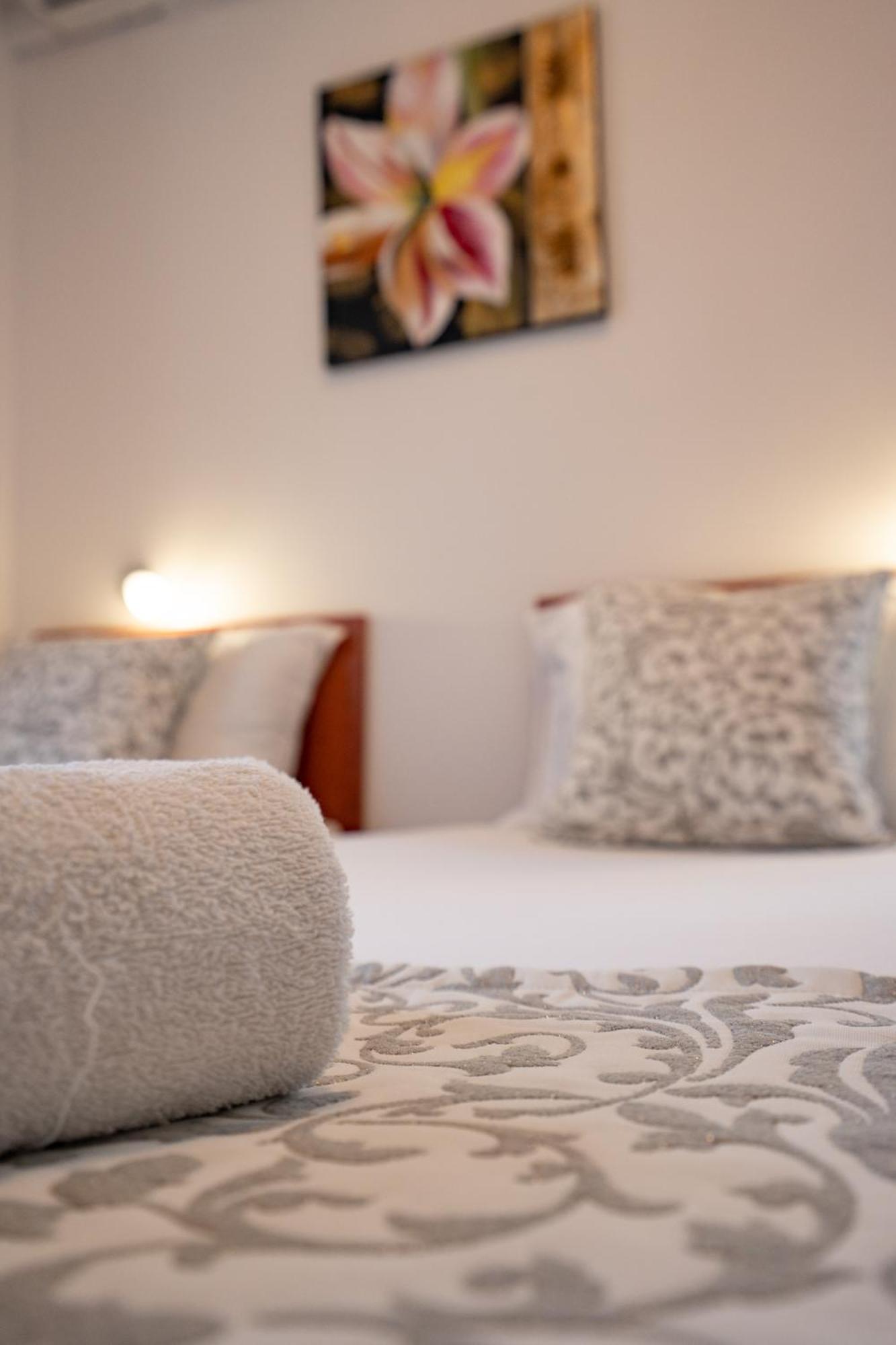 Pool Mansion Magnolia - Comfort Rooms Novaglia Esterno foto