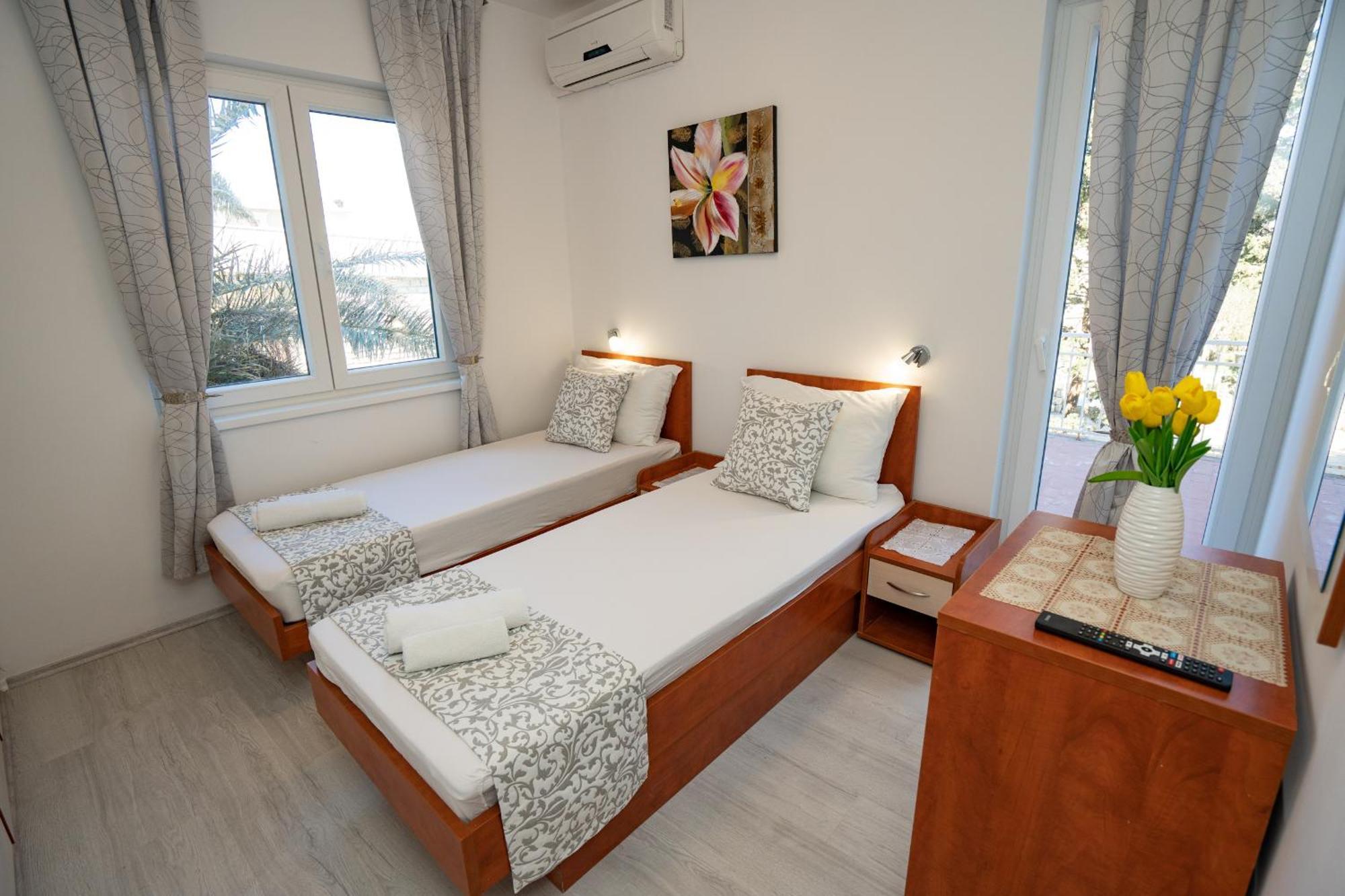 Pool Mansion Magnolia - Comfort Rooms Novaglia Esterno foto